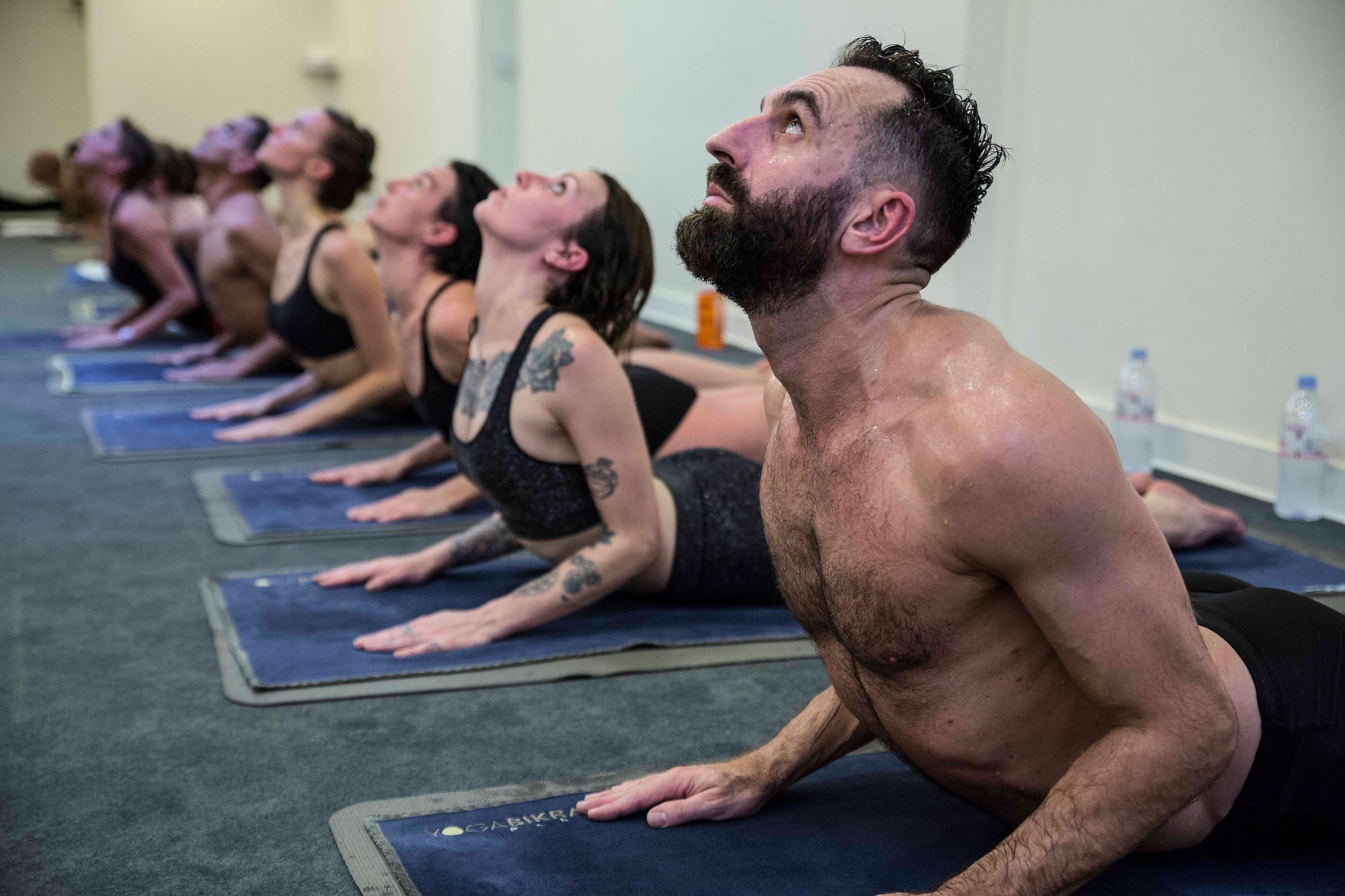 Hot yoga classes at yoga bikram Grands Boulevards in Paris